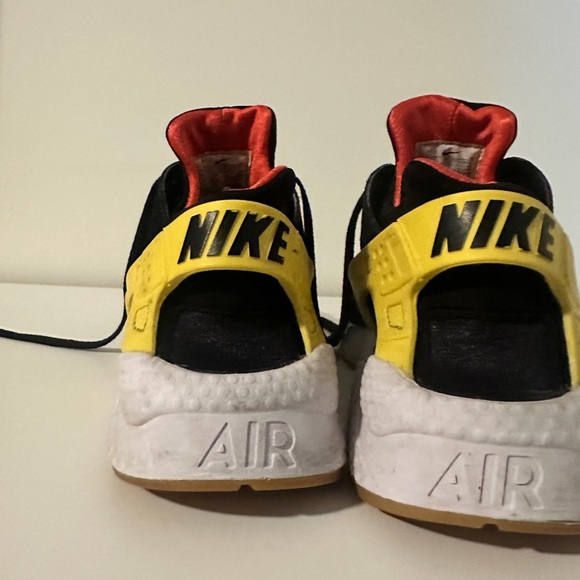 Nike Air Huarache Go The Extra Smile Women’s US 12 Black Yellow DO5873-001 - Picture 7 of 11